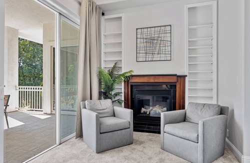 Pocket House | 5BR Modern Riverside Getaway - Relax & Unwind