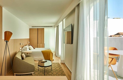 Cortes Apartment | 60 Balconies Iconic