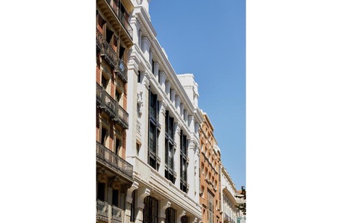 Cortes Apartment | 60 Balconies Iconic