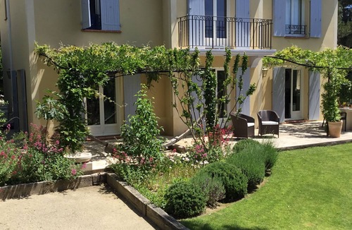 Pont Royal Villa | A stunning villa with private pool, pool house, BBQ and landscaped gardens.