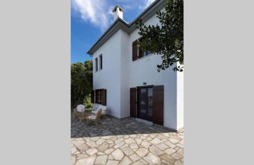 Zagora-Mouresi House | Aegean's Whispery Seafront Villa