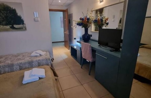 Ponsacco House | Affittacamere e Ristorante Ariete