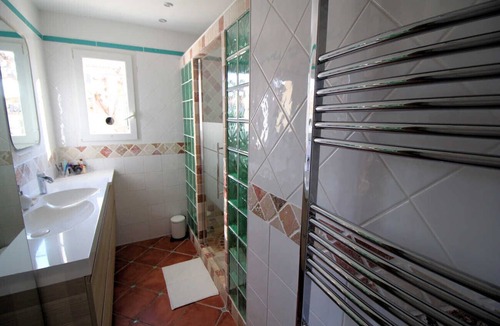 Salon-de-Provence Villa | Air-conditioned villa in Salon-de-Provence, heated pool, pet allowed