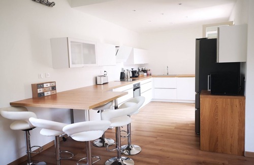 Aix-en-Provence Villa | Air-conditioned villa sleeps 10 private pool wifi very large garden with trees