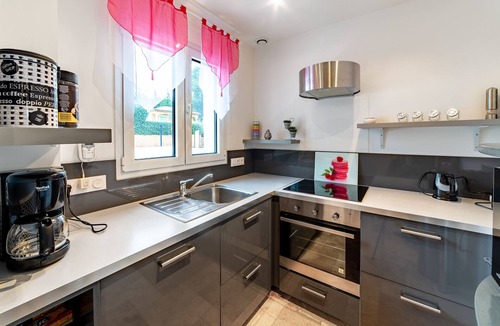 Plage de la Garonnette House | air-conditioned house, sea view sandy beach 150 m private heated pool 7x4 m