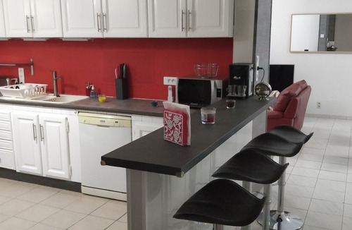 Roaix House | Air-conditioned house, secure swimming pool, pets welcome for 15 people