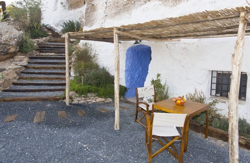 Los Balcones Cottage | Almendro Cave in Balcones de Piedad Complex, Guadix. Pomegranate. For 4 people.