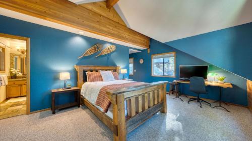 Truckee House | Alpenglow Chalet by AvantStay