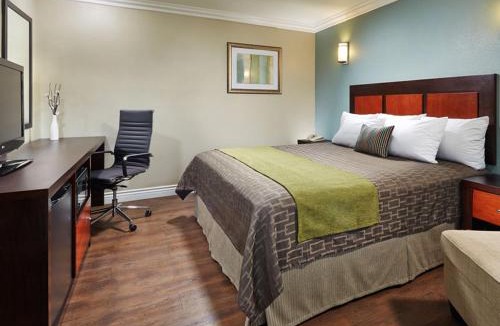 Downey Hotel | American Inn Downey