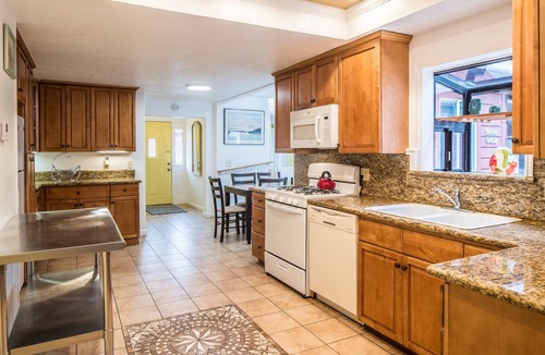 Pacific Grove Hotel | Andril Fireplace Cottages