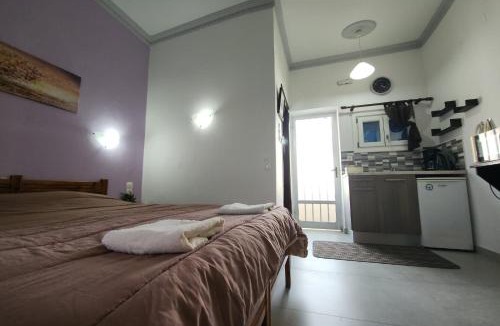 Kamari Apartment | Anna Studios