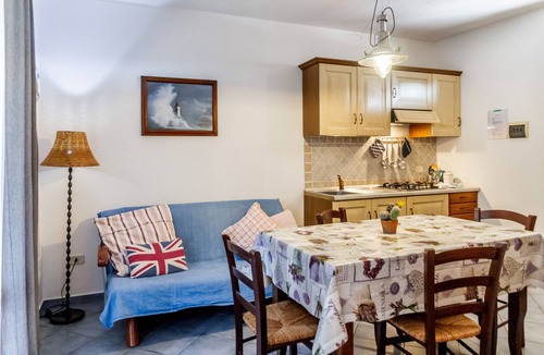 Principina a Mare Apartment | Apartment 'Calasole' with Shared Pool, Wi-Fi and Air Conditioning