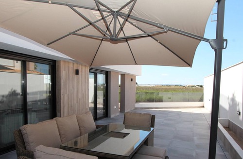Santiago de la Ribera Apartment | Apartment Casa Senika near the sea with shared pool & Wi-Fi