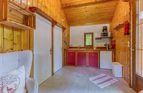 Vaulnaveys-le-Bas Apartment | Apartment 'Chalet Violette' with Mountain View, Wi-Fi and Air Conditioning