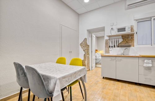 Penya-roja Apartment | Apartment 'Ciencias' with Wi-Fi and Air Conditioning