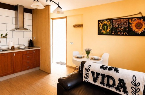 Abalos Apartment | Apartment 'El Guardaviñas Periquita' with Mountain View, Shared Terrace and Wi-Fi