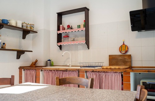 Campagnatico Apartment | Apartment 'Melograno' with Shared Pool, Wi-Fi and Air Conditioning