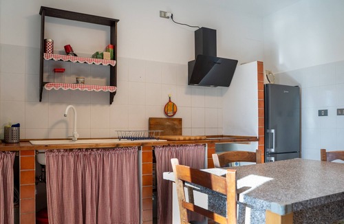Campagnatico Apartment | Apartment 'Melograno' with Shared Pool, Wi-Fi and Air Conditioning