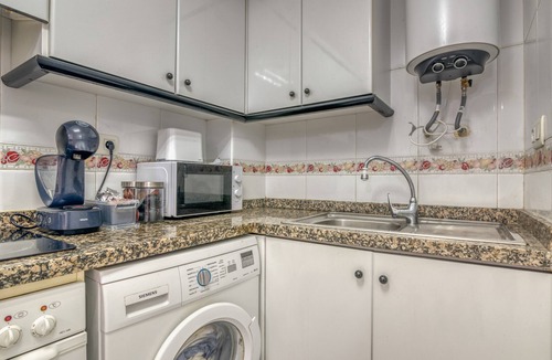 Daimuz Apartment | Apartment 'On Daimús Beach' with Shared Pool, Wi-Fi and Air Conditioning