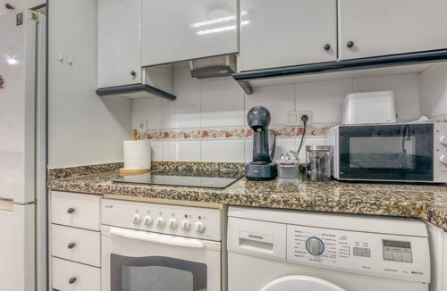Daimuz Apartment | Apartment 'On Daimús Beach' with Shared Pool, Wi-Fi and Air Conditioning