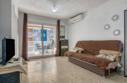 Daimuz Apartment | Apartment 'On Daimús Beach' with Shared Pool, Wi-Fi and Air Conditioning