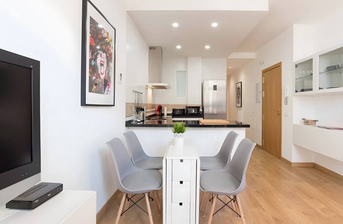 La Goleta Apartment | Apartment 'Quiet, Bright and Central' with Shared Terrace, Wi-Fi and Air Conditioning
