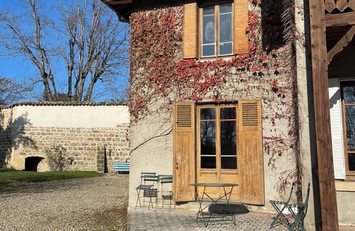 Les Serres - Vivier Condo | Apartment sharing in a house with garden