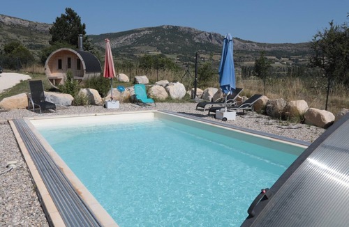 Mevouillon Apartment | Apartment with Private Terrace and Pool