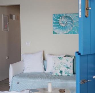 Kimolos Apartment | Apleton Beach House Kimolos at Zacharias Beach