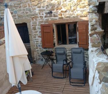 Saint-Andre-de-Rosans Apartment | Appartement avec terrasse sur rue piétonne