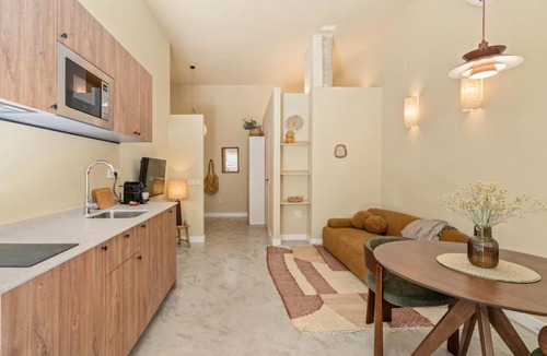 Cruz de Humilladero Apartment | Arango Apartments