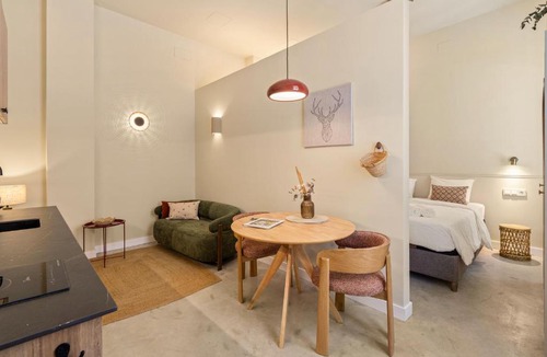 Cruz de Humilladero Apartment | Arango Apartments