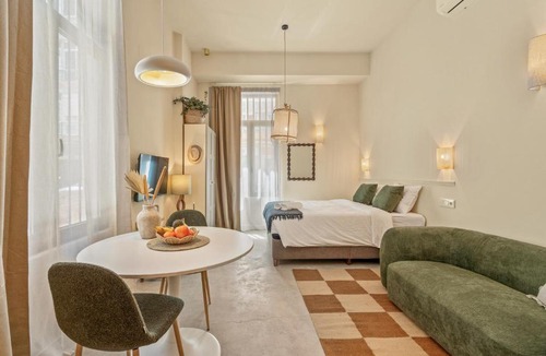 Cruz de Humilladero Apartment | Arango Apartments