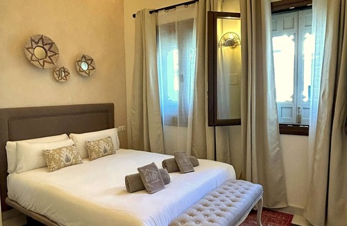 Historical Center Hotel | Arco de la Seda H. Doble