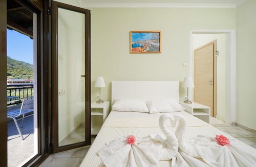 Koinira Hotel | Athina Villa