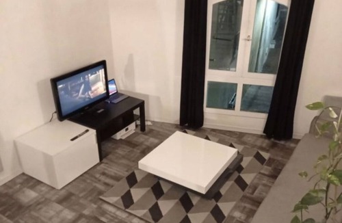 Istres Apartment | Attractive 40 m2 duplex apartment in town center
