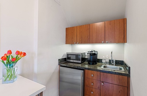 Russian Hill Apartment | AVAILABLE THIS FALL: 50+ FIVE STAR REVIEWS!