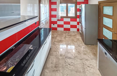 Jun House | Awesome home in Jun with WiFi
