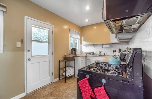 South Redondo Apartment | #B 1-level, 2Bd, 1Block to Beach, Esplanade, Shops