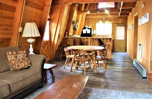 Twain Harte House | 🏞️ Baio Cabin – Rustic Retreat w/Twain Harte Lake Access & Spacious Deck