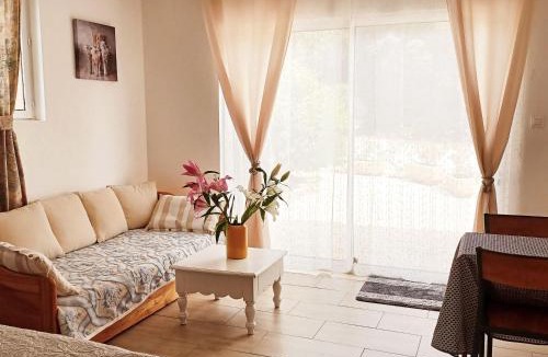 Peyrolles-en-Provence Apartment | Bastide Cedrea