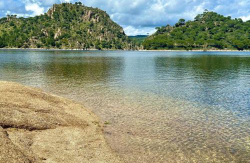 San Martin de Valdeiglesias Apartment | Beachfront Lake View Apartment