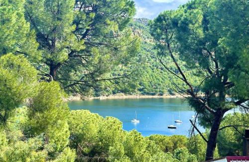 San Martin de Valdeiglesias Apartment | Beachfront Lake View Apartment
