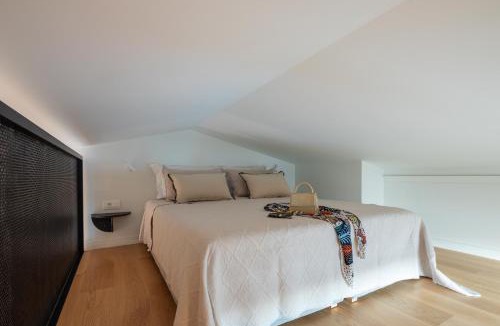 Agios Nikolaos Town Villa | Beachfront Linum Escape Retreat with a Heated Pool