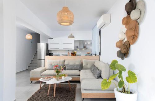 Mavrikiano House | Beachfront luxury villa with Stunning views 2bedroom WiFi