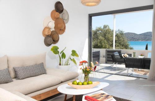 Mavrikiano House | Beachfront luxury villa with Stunning views 2bedroom WiFi