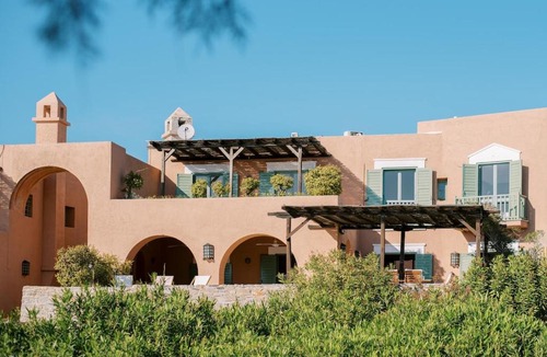 Megas Gialos Apartment | Beachfront Majestic Villa