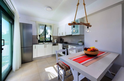 Gennadi Villa | Beachfront Villa Akti