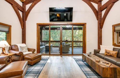 Sutter Creek House | Bear Lodge Waterfront Cabin w/Level 2 EV Charger
