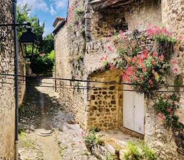 Salles-sous-Bois House | Beau studio indépendant pour 2 personnes dans village provençale